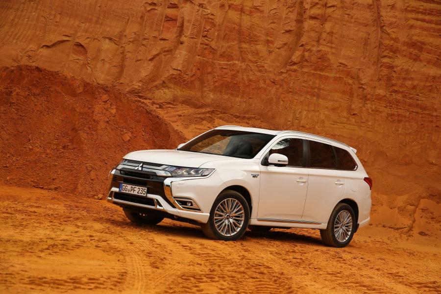  Mitsubishi Outlander PHEV 2018 года  (WW) (фото 38 из 43)